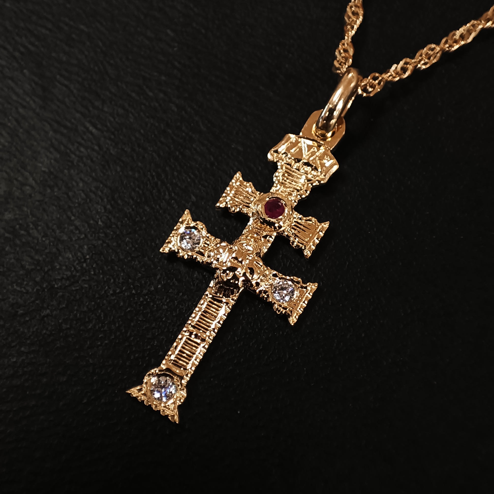 cruz de caravaca oro con circonitas