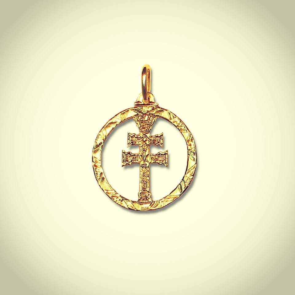 medalla cruz de caravaca en oro
