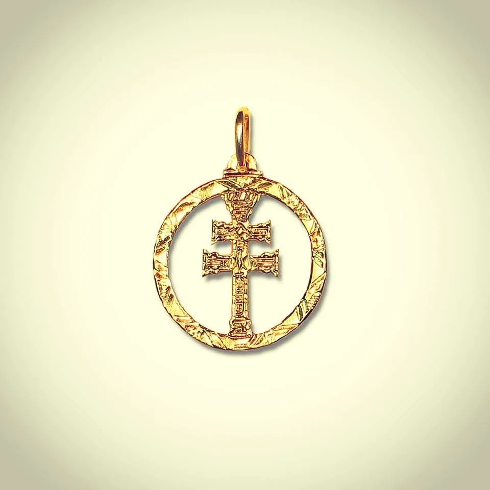 medalla cruz de caravaca en oro