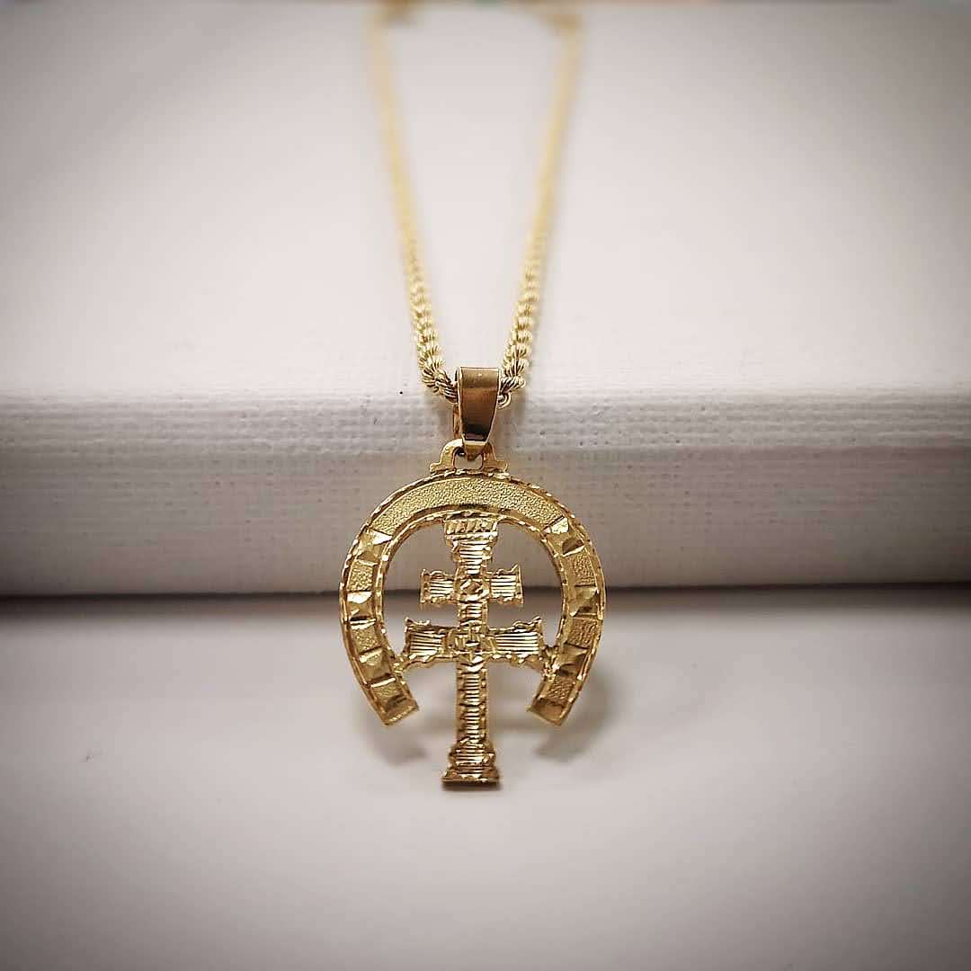 Cruz de Caravaca y Herradura Suerte - Oro18k - Caballos del Vino - Imagen 2
